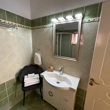 Kaminia Rose Private Pool & Jacuzzi