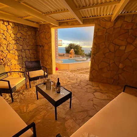 Kaminia Rose Private Pool & Jacuzzi Ratzaklion