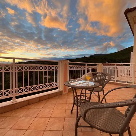 Kaminia Rose Private Pool & Jacuzzi *