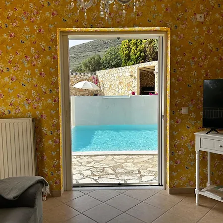 Kaminia Rose Private Pool & Jacuzzi Villa *