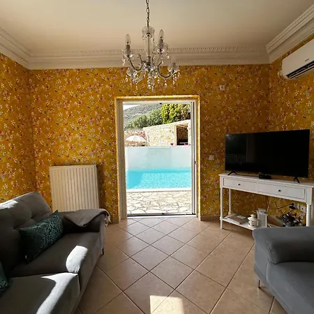 Kaminia Rose Private Pool & Jacuzzi *